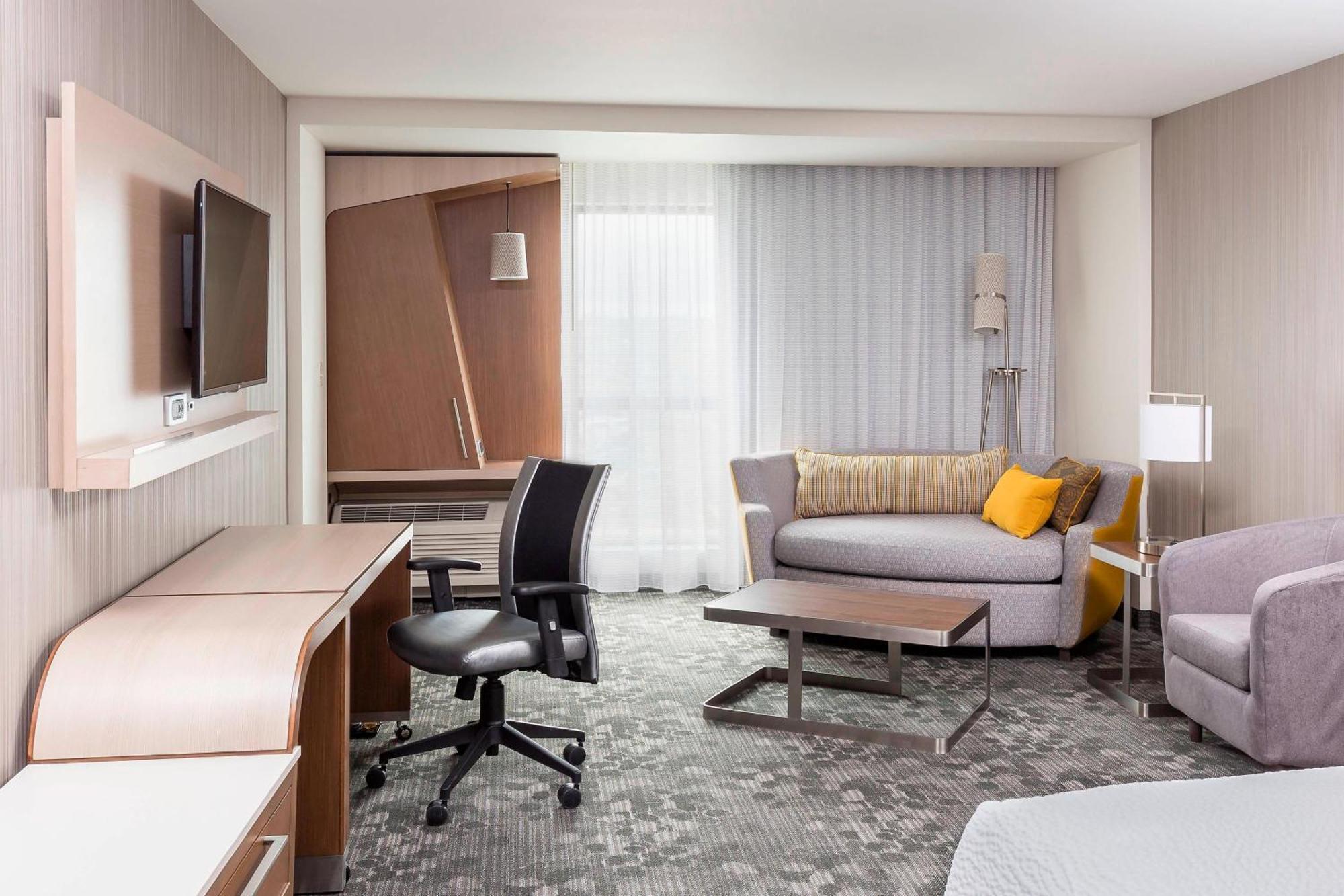Готель Courtyard By Marriott Bismarck North Екстер'єр фото
