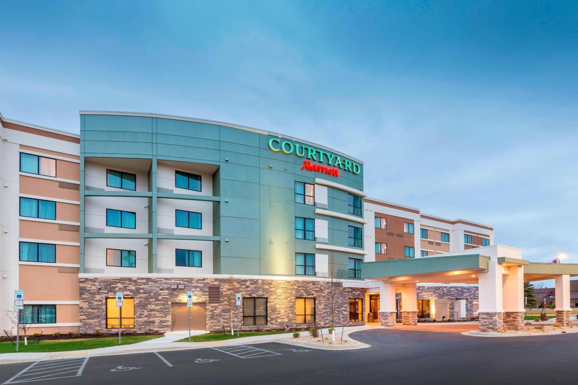 Готель Courtyard By Marriott Bismarck North Екстер'єр фото