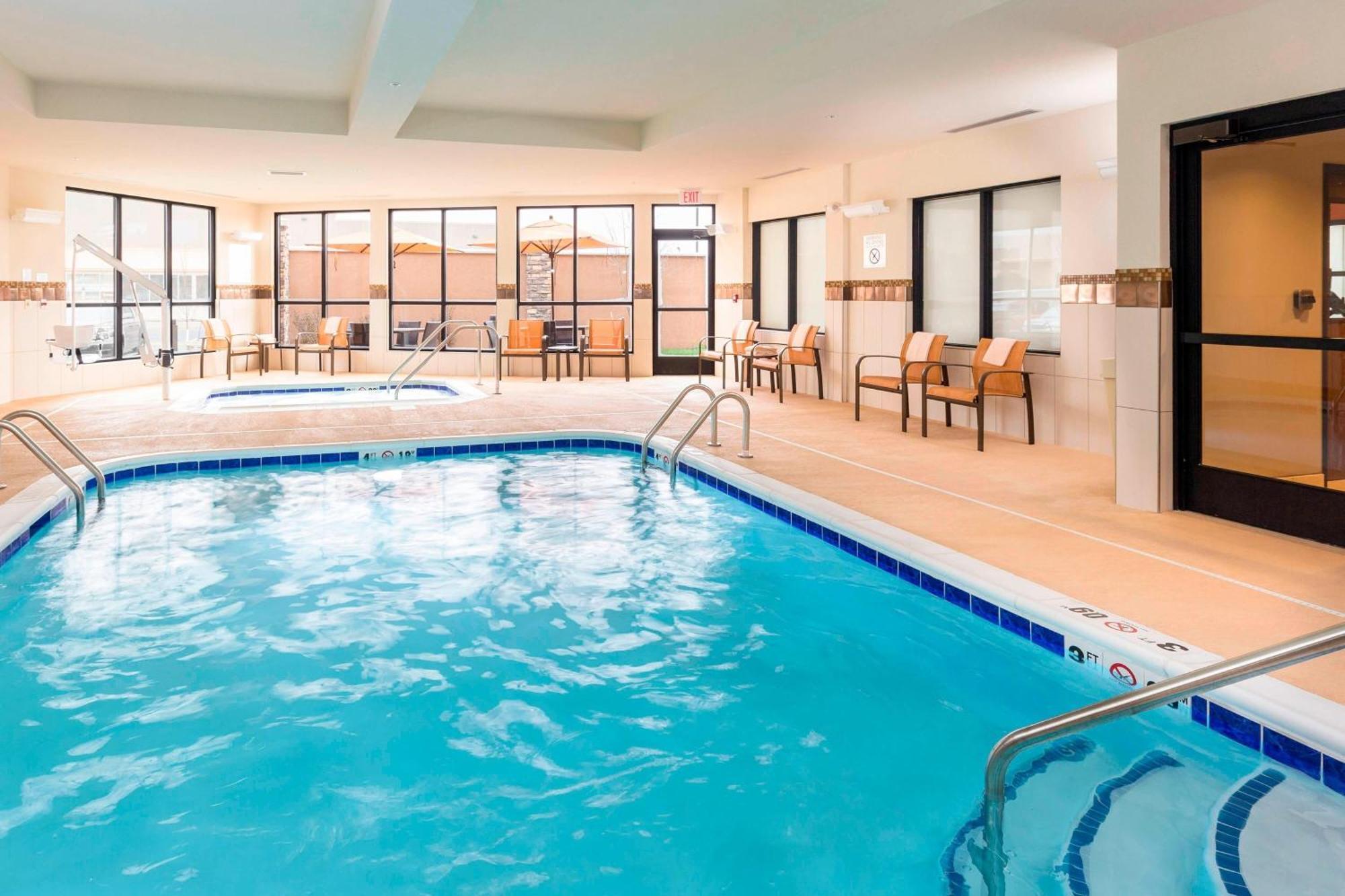 Готель Courtyard By Marriott Bismarck North Екстер'єр фото