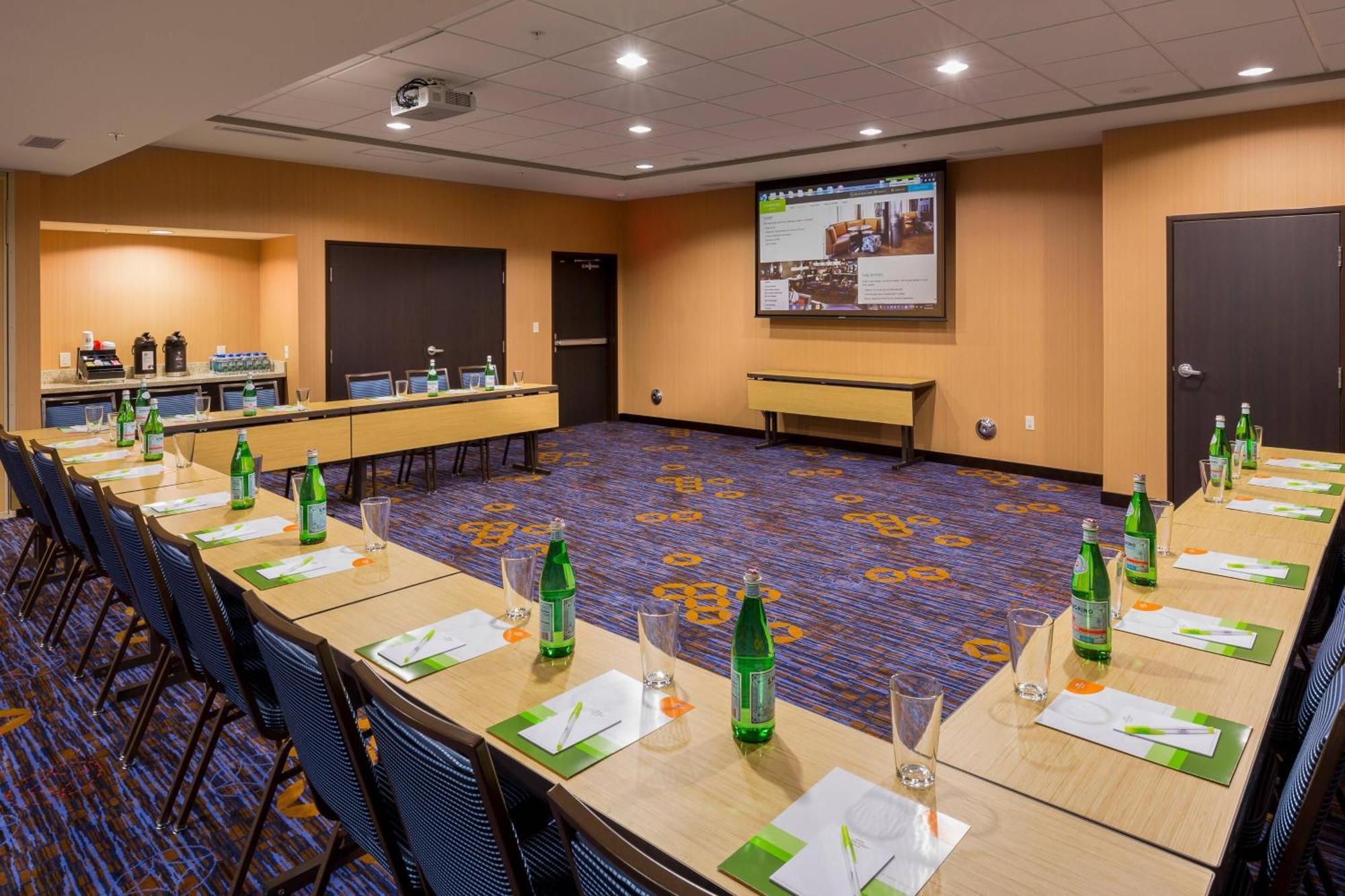 Готель Courtyard By Marriott Bismarck North Екстер'єр фото