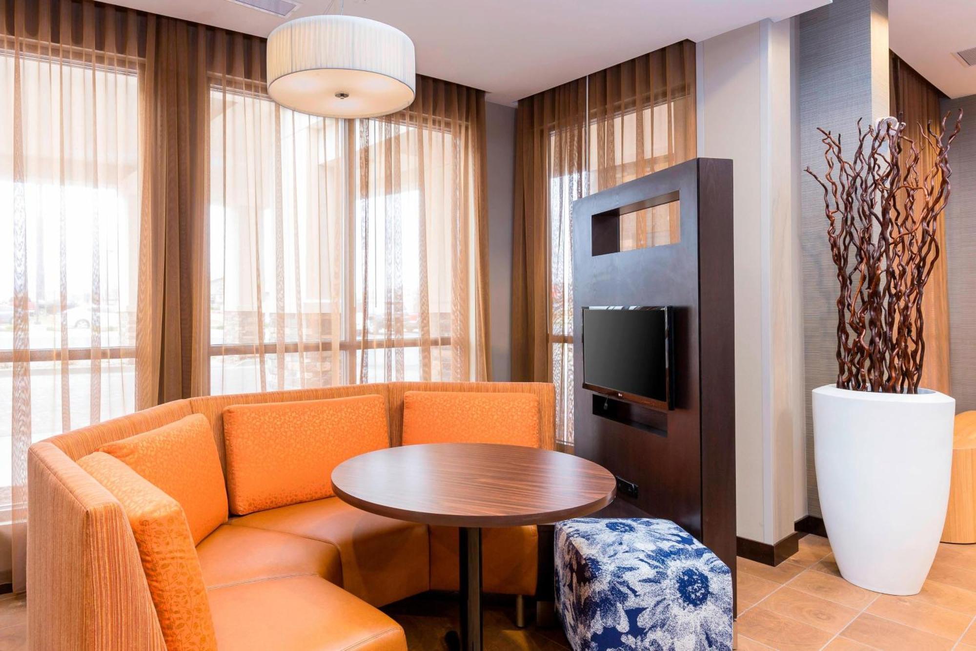 Готель Courtyard By Marriott Bismarck North Екстер'єр фото